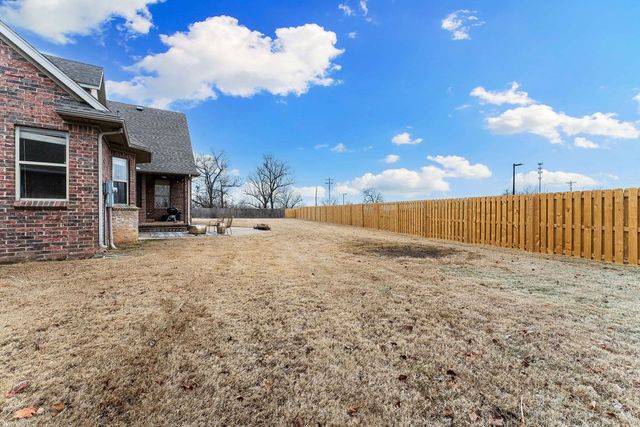5079 S Strathmore Station Drive, Rogers, AR 72758