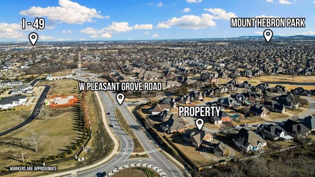 5079 S Strathmore Station Drive, Rogers, AR 72758