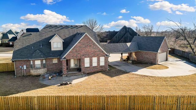5079 S Strathmore Station Drive, Rogers, AR 72758
