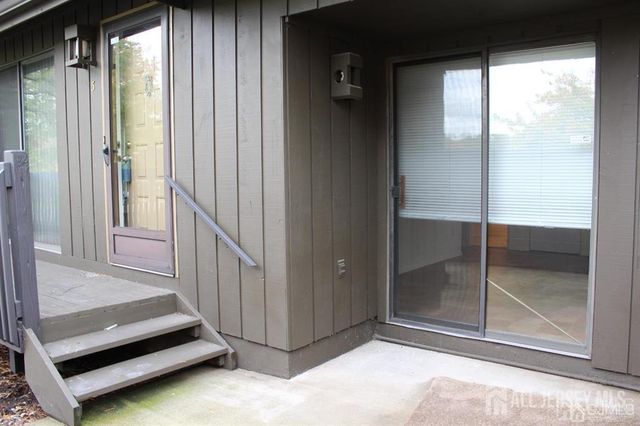 3 Westgate Drive, Edison, NJ 08820