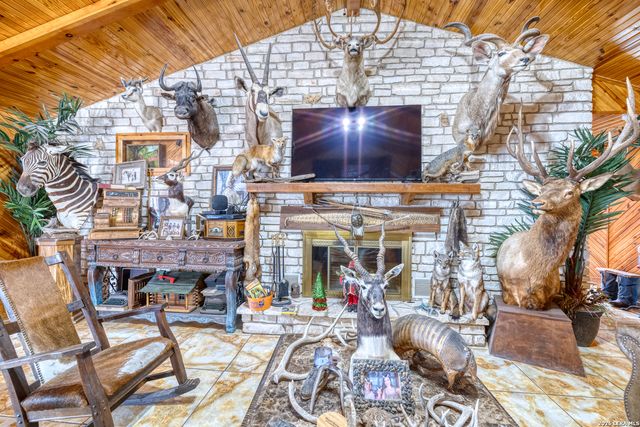 969 WALTER WHITE RANCH RD, Leakey, TX 78873