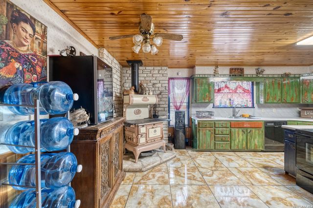 969 WALTER WHITE RANCH RD, Leakey, TX 78873