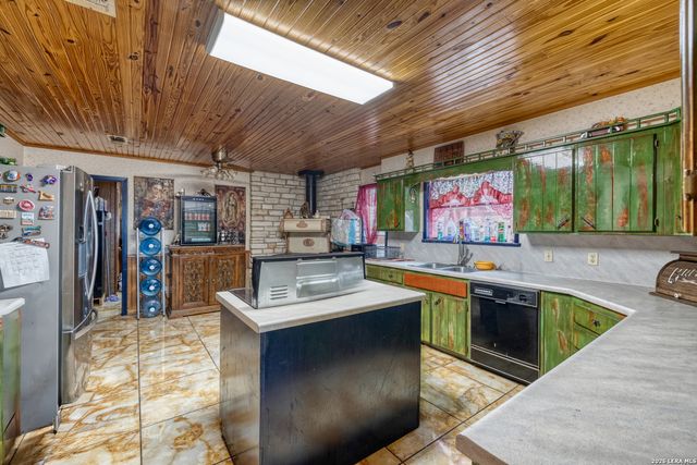 969 WALTER WHITE RANCH RD, Leakey, TX 78873