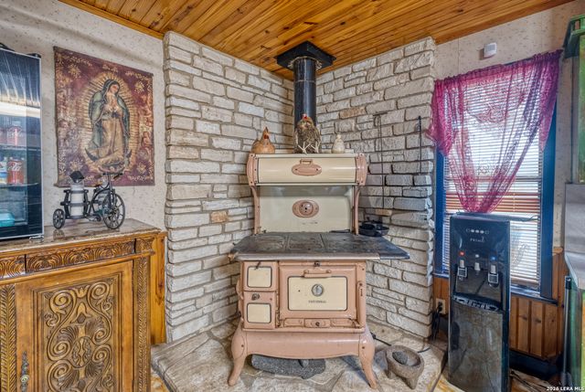 969 WALTER WHITE RANCH RD, Leakey, TX 78873