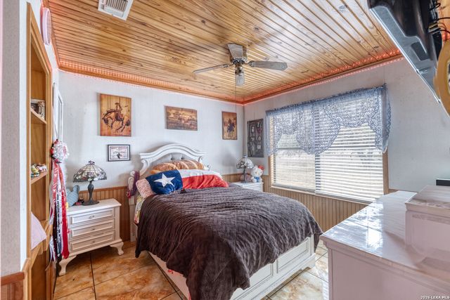 969 WALTER WHITE RANCH RD, Leakey, TX 78873