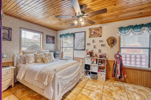 969 WALTER WHITE RANCH RD, Leakey, TX 78873