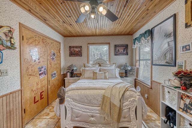 969 WALTER WHITE RANCH RD, Leakey, TX 78873