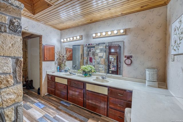 969 WALTER WHITE RANCH RD, Leakey, TX 78873