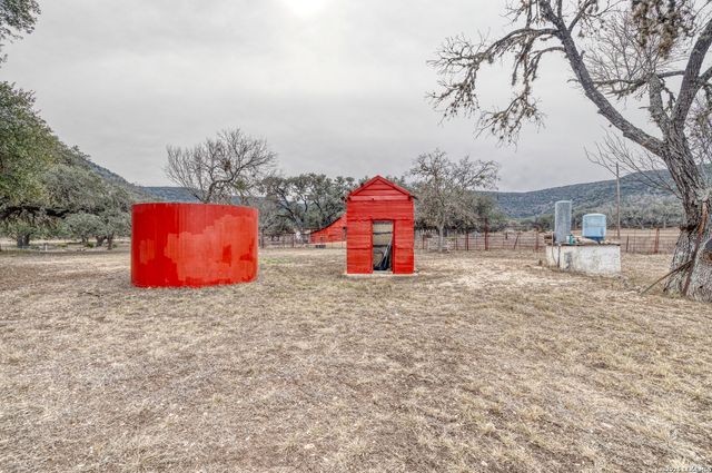 969 WALTER WHITE RANCH RD, Leakey, TX 78873