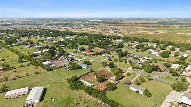 18069 Cindys Lane, Justin, TX 76247