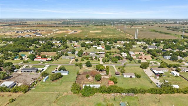 18069 Cindys Lane, Justin, TX 76247