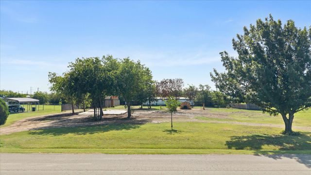 18069 Cindys Lane, Justin, TX 76247