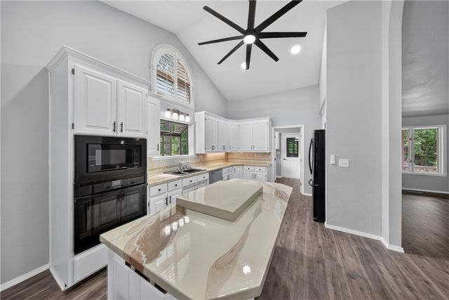 15 Breton Way, Bella Vista, AR 72715