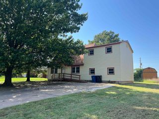 14 Woodland Dr, Augusta, KS 67010