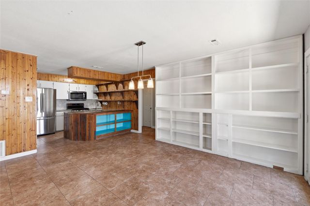 7000 Shannon DR, Austin, TX 78724