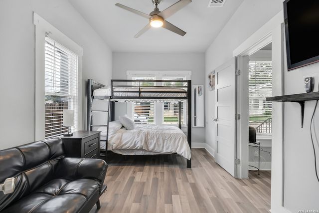 704 Cuney, San Antonio, TX 78210