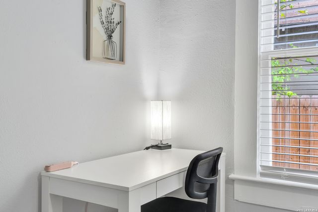 704 Cuney, San Antonio, TX 78210