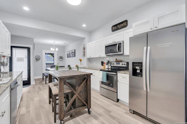 704 Cuney, San Antonio, TX 78210