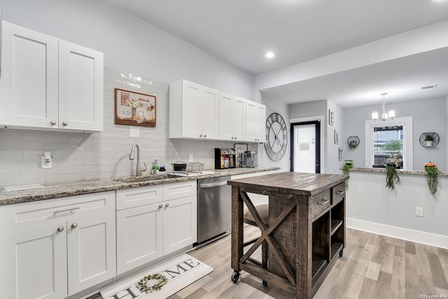 704 Cuney, San Antonio, TX 78210