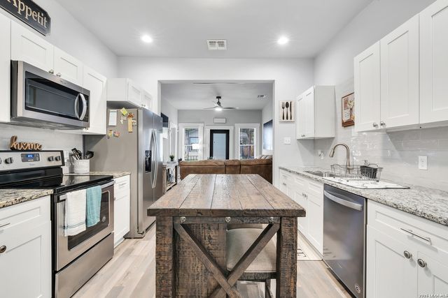 704 Cuney, San Antonio, TX 78210