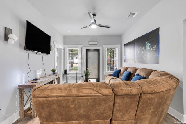 704 Cuney, San Antonio, TX 78210