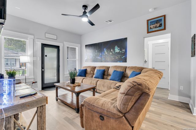 704 Cuney, San Antonio, TX 78210