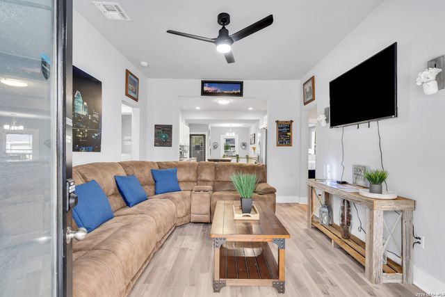 704 Cuney, San Antonio, TX 78210