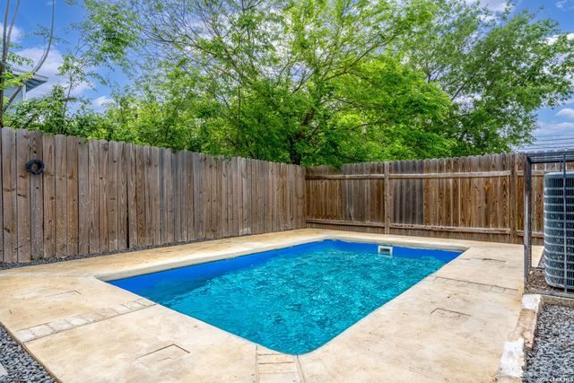 704 Cuney, San Antonio, TX 78210