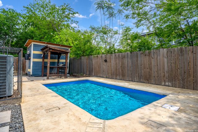 704 Cuney, San Antonio, TX 78210