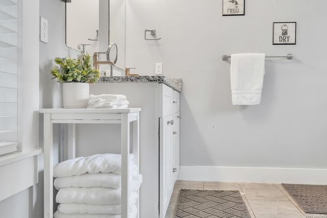 704 Cuney, San Antonio, TX 78210