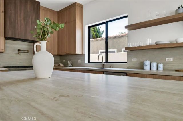 2307 Huntington Ln B, Redondo Beach, CA 90278