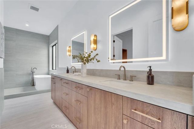 2307 Huntington Ln B, Redondo Beach, CA 90278