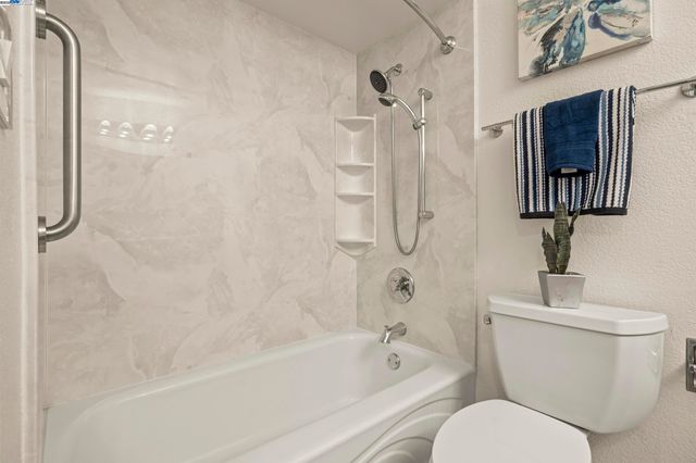 21071 Gary Dr 204, Hayward, CA 94546