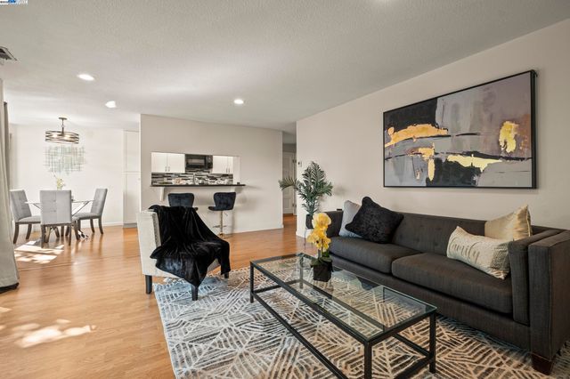 21071 Gary Dr 204, Hayward, CA 94546