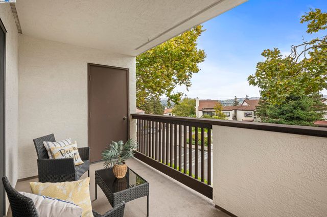 21071 Gary Dr 204, Hayward, CA 94546