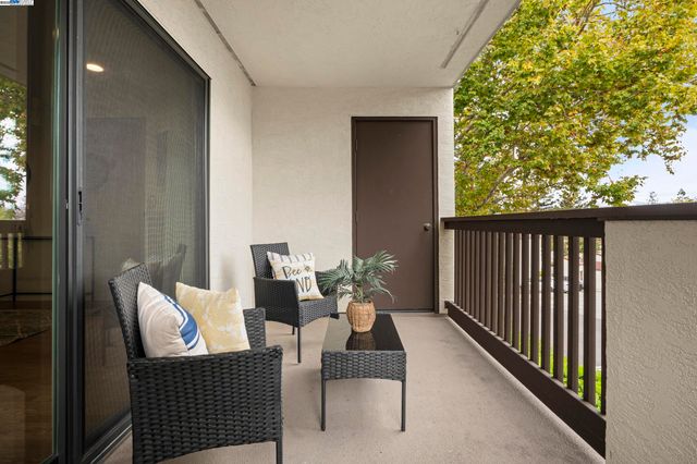 21071 Gary Dr 204, Hayward, CA 94546