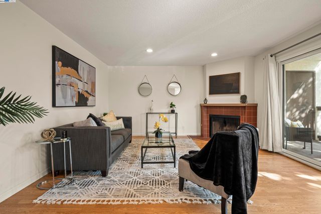 21071 Gary Dr 204, Hayward, CA 94546