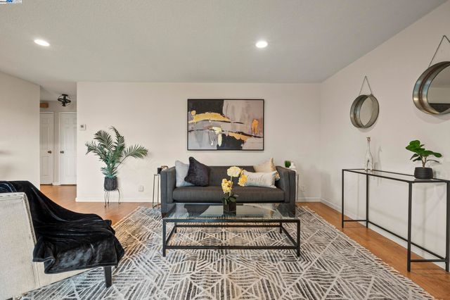 21071 Gary Dr 204, Hayward, CA 94546