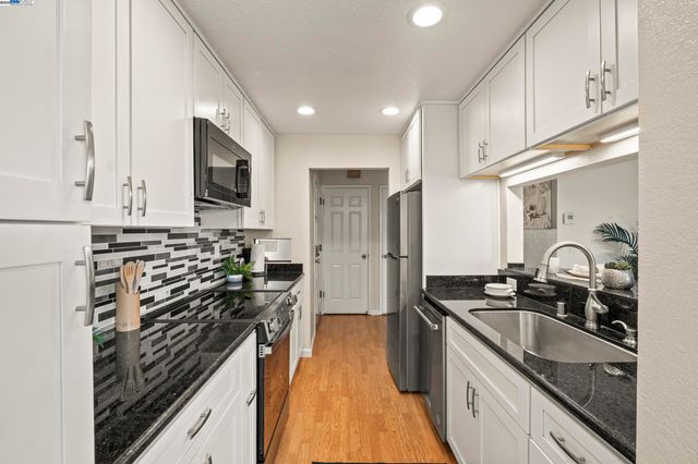 21071 Gary Dr 204, Hayward, CA 94546