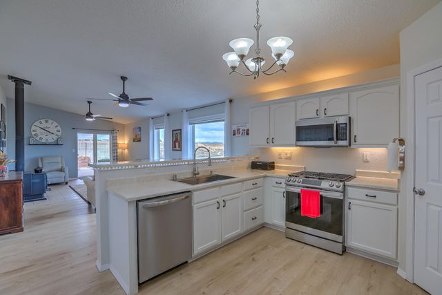 3969 Rancher Loop NE, Rio Rancho, NM 87144