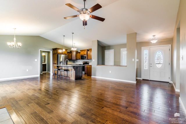 1033 Lobdell Drive, Manhattan, KS 66503