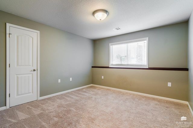 1033 Lobdell Drive, Manhattan, KS 66503