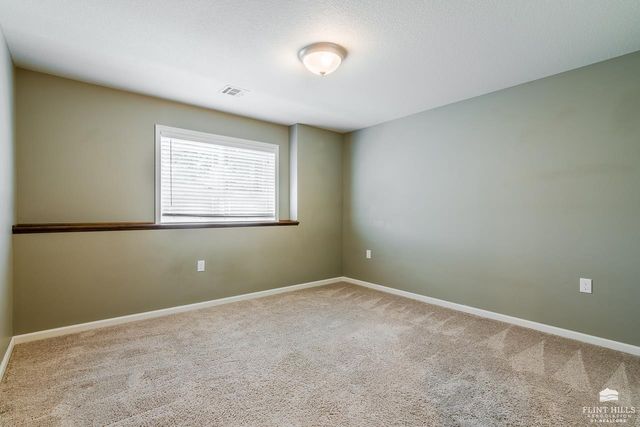 1033 Lobdell Drive, Manhattan, KS 66503