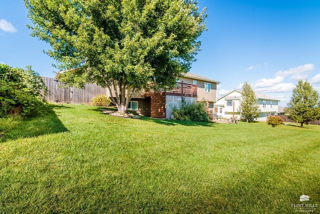 1033 Lobdell Drive, Manhattan, KS 66503