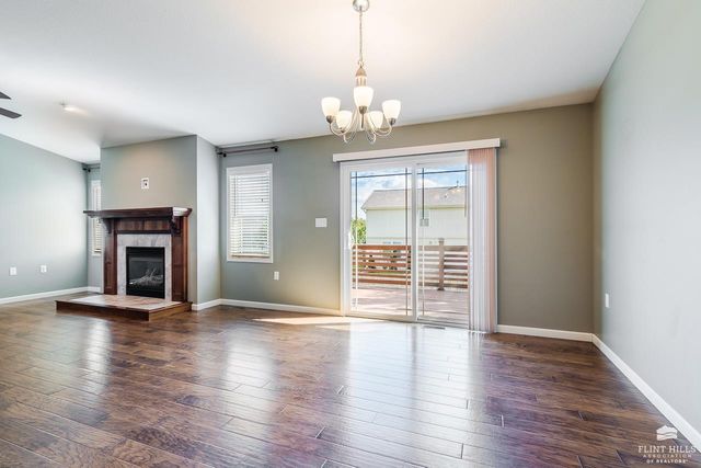 1033 Lobdell Drive, Manhattan, KS 66503