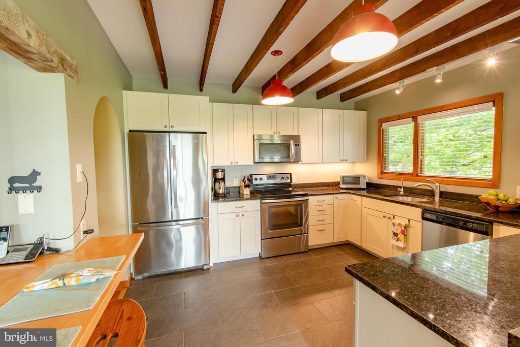 22860 MIDDLE POINT RD, Neavitt, MD 21652