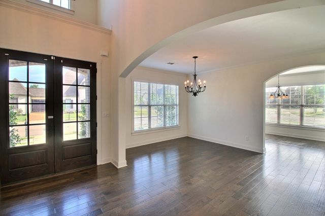 867 CYPRESS POND DR, Collierville, TN 38017