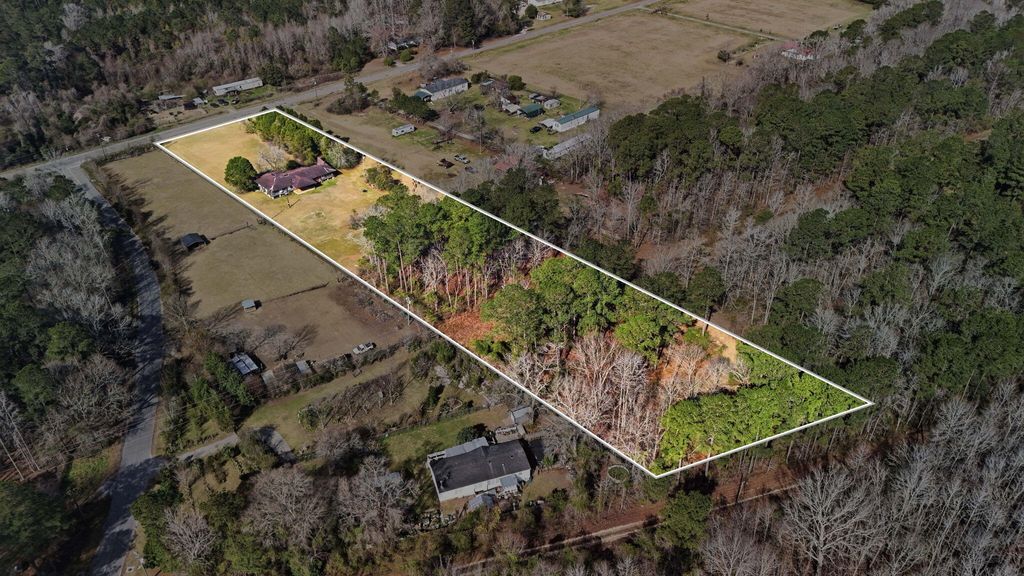 Image 2 of property listing at 1364 Hwy 35, Saint Stephen, SC 29479