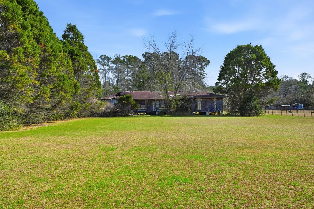 Image 5 of property listing at 1364 Hwy 35, Saint Stephen, SC 29479