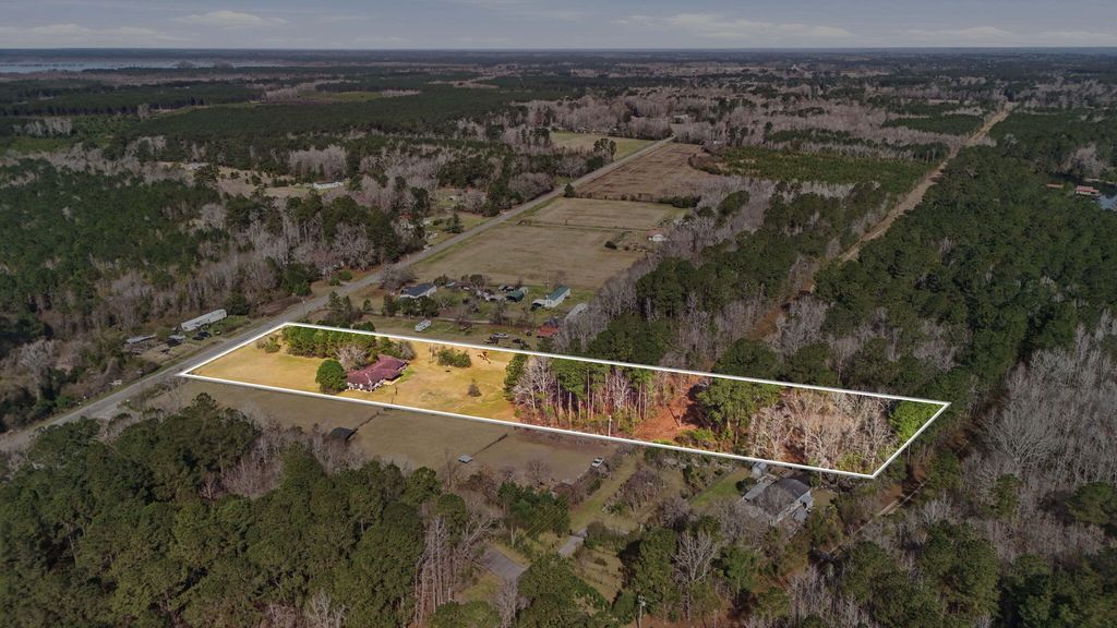 Image 8 of property listing at 1364 Hwy 35, Saint Stephen, SC 29479